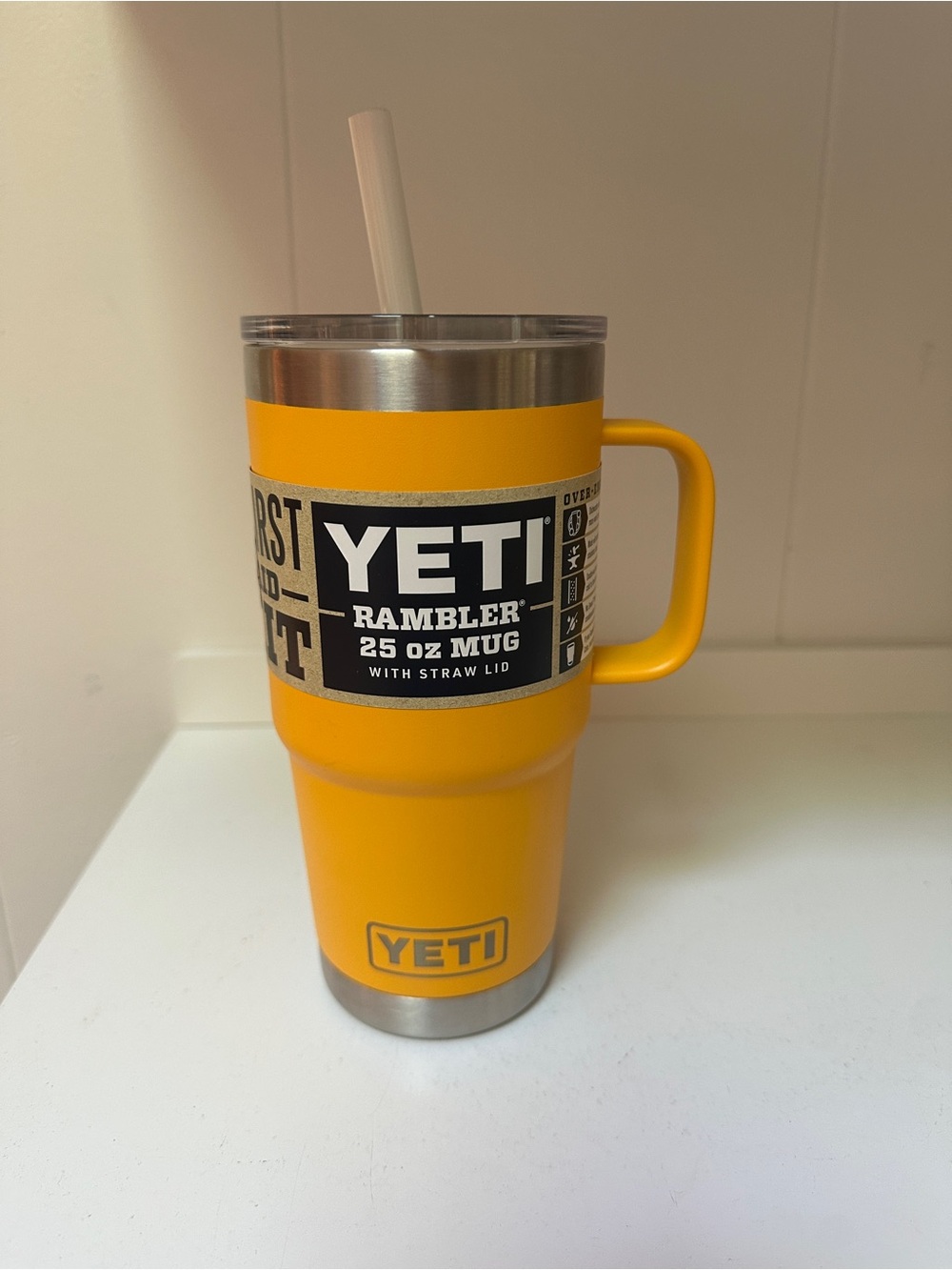 YETI Rambler 25 oz MUG w/Straw Lid BEEKEEPER NWT